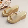 Sandalias de Plataforma Gruesa Impermeables con Punta de Pez para Mujer, Estilo Nuevo de Verano 2026 para Uso en Exteriores, Talla Grande, Sandalias con Tacón de Cuña Dorado