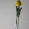 Flores artificiales en tonos amarillos en combinación con amarillo limón y amarillo naranja para bodas al aire libre, decoración del hogar y salones de bodas. Venta al por mayor de flores de seda artificial