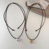 Collar Minimalista Estilo Frío Superficie Metálica Brillante Cuerda de Cuero Forma de Gota de Agua Alta Conservación del Color Cadena de Lana Otoño e Invierno Collar Versátil para Mujer