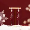 Pendientes Rojos de Año Nuevo Otoño e Invierno una Cadena de Carrillones de Viento Afelpados Pendientes de Flor Borla de Boda de Año Nuevo Pendientes de Gama Alta para Mujer
