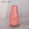 Jarrón Cerámico de Rayas Verticales Sencillo Estilo ins Adorno para Arreglo Floral de Sala de Estar Escritorio Nórdico de Lujo Ligero Jarrón Decorativo para Flores Secas