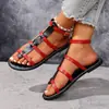 Sandalias de playa ligeras de punta abierta con hebilla elegante, versátiles y elegantes, sandalias planas tejidas de bloques de color, nuevo modelo 2026