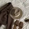 Sombrero de paja tejido de ala plana estilo "old money" vintage francés para mujer, estilo vacacional de verano en la playa, sombrero hueco de protección solar, sombrero de sol