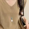 Collar con colgante largo de piedra verde plateada estilo coreano para mujer, accesorio de cuello de ropa de nicho de lujo de alta gama, nuevo modelo 2026
