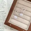 Pendientes Colgantes Exquisitos de Encaje con Forma de Corazón y Perla para Mujer Pendientes de Botón con Diseño Exquisito Nuevo Estilo 2026 Accesorios de Pendientes Súper Hermosos