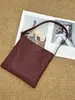 Bolsa de Ombro Moda Simples Versátil em Couro Genuíno, Couro Bovino de Camada Superior com Toque de Luxo, Bolsa Quadrada Pequena Vertical, Bolsa de Mão Estilo Minimalista para Mulheres