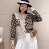 Suéter Fresco y Versátil Estilo Chanel Cárdigan para Mujer 2026 Otoño e Invierno Nuevo Versión Coreana Holgado Moda Cárdigan de Punto Jacquard