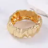 Pulsera Geométrica Plegada Ondulada de Aleación Galvanizada Brillante de Diseño de Lujo Ligero de Alta Gama para Mujer Transfronteriza Europea y Americana