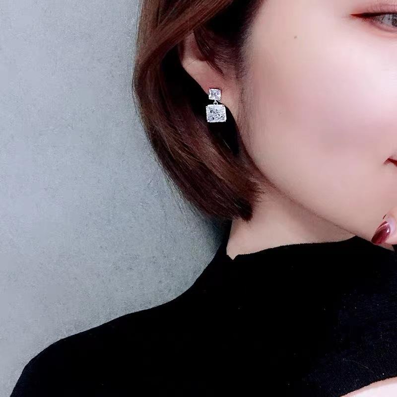 b46189448f56f0bd3d5e3dd5934a18