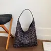Bolsa de lona de design nicho coreano transfronteiriça 2026 nova bolsa de ombro estilo casual preguiçoso bolsa tote de grande capacidade para o dia a dia