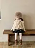Conjunto de invierno para niña 26 nuevo chaleco de doble botonadura de pelo de conejo estilo coreano con bolso, falda de lana floral estilo ins