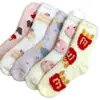 Calcetines de coral de dibujos animados hasta la mitad de la pantorrilla para mujer, engrosados para abrigar en otoño e invierno, calcetines lindos para dormir, calcetines de terciopelo a media altura de visón