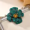Broche de Camelia bicolor, Artesanía de alta gama, Broche para traje y vestido, Accesorio exquisito y elegante, Personalización OEM
