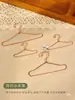 Mini Cabide de Metal para Roupas de Bonecas Artesanais DIY e Suporte de Exibição para Bonecas de Algodão