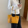 Bolsa de alta qualidade e grande capacidade para mulheres, nova bolsa de ombro casual vintage outono 2026, bolsa tote para o dia a dia super popular