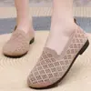 Zapatos de Tela Old Beijing para Mujer Verano 2026 Nuevos Zapatos Individuales Malla Transpirable Suela Suave Cómodos Casuales para Mujeres de Mediana Edad y Mayores Zapatos de Madre