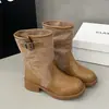 Botas de Motociclista Chunky com Retalhos Retro para Mulheres, Moda Outono 2026 Nova com Fivela de Cinto, Botas Curtas Emagrecedoras de Salto Médio