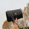 Bolso de Cadena Clásico Transfronterizo con Patrón Acolchado Bordado, Bolso de Mujer Estilo Chanel, Texturizado, Versátil, Moderno, Adecuado para el Trabajo, Bolso de Hombro Único y Cruzado
