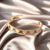Pulsera de Moda Europea y Americana de Metal Acero de Titanio para Mujer con Diseño Geométrico Diamante Hebilla de Resorte Pulsera Calada Serie de Empalme Multicapa