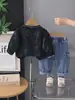 Conjunto de Dos Piezas con Sudadera con Estampado de Letras y Jeans para Niños, Estilo Coreano Casual