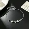Pulseira de trevo de quatro folhas em prata S925 para mulheres, apresentando um design luxuoso e elegante com detalhes em diamante, uma peça única e estilosa, e acessórios versáteis disponíveis para atacado