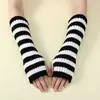 Guantes Negros de Estrella de Cinco Puntas Lindos para Hombres y Mujeres Invierno Sin Dedos Estudiante Escritura Simples de Punto Sin Dedos Cálidos Transfronterizos