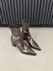 Botas de tornozelo estilo europeu e americano com salto grosso e bico fino, saltos altos femininos, coleção outono/inverno 2025, botas da moda de salto médio, botas elásticas justas
