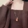 Collar Colgante de Oso Cafetero Marrón Retro para Mujer, Cadena de Suéter de Diseño de Nicho de Lujo Ligero, Cadena para Clavícula de Otoño e Invierno