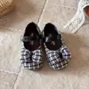 Sapatos de couro xadrez estilo pastoral para meninas, tema floresta, novos para primavera e outono 2026, sola macia, sapatinhos de laço de princesa