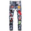 Europa y Estados Unidos transfronterizos pintura blanca pintada a mano artesanía de limpieza completa con agua toalla personalizada insignia bordada jeans rectos ajustados para hombre