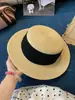 Sombrero de Paja Blanco de Alta Gama Vintage con Tela Plisada y Copa Plana para Mujer, Hecho de Paja de Papel Natural, Sombrero Transpirable con Protección Solar, Realza el Cutis, Sombrero de Sol
