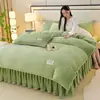 Conjunto de Quatro Peças de Lã Leite Espessa e Quente para Outono e Inverno Cor Sólida Estilo Saia de Cama de Luxo Leve Conjunto de Três Peças de Flanela de Alta Gramatura