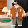 Novo Terno para Bebê Menino, Roupa para Meninos, Composto de Veludo de Inverno Estilo Britânico, Conjunto de Três Peças Casual e Fashion para Primavera e Outono