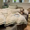 Juego de cuatro piezas de colcha de encaje de algodón fresco y sencillo estilo Ins, juego de cuatro piezas de falda de cama bordada estilo princesa fresco y sencillo teñido en hilo