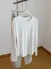 Camiseta Manga Longa de Algodão com Junta de Bambu Borda Crua Minimalista Feminina 2026 Primavera Outono Solta Versátil Gola Redonda Top Base Branca