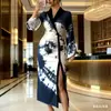 Vestido Novo Temu Amazon Transfronteiriço com Toque de Luxo, Decote V, Emagrecedor, Estampa Elegante, Fenda, Vestido de Verão Sexy para Mulheres