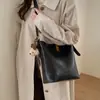 Bolsa de Gran Capacidad para Mujer 2026 Nuevo Retro Versátil Casual Bolso Cruzado Súper Popular para Viajar al Trabajo Bolso de Hombro Tipo Cubo