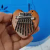 Mini kalimba de 8 tonos personalizada OEM OEM al por mayor kalimba regalo fabricantes directos de piano de dedo