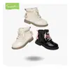 [Princesa Qianjin] Botas de Couro Estilo Martin para Meninas 2025 Outono e Inverno Novo Estilo Quente e Fashion com Forro de Lã Botas de Couro de Princesa