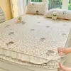 Colcha con diseño de encaje, acolchada y rellena, pieza única, cubierta de cama de invierno gruesa y con forro polar, protector de colchón, juego de tres piezas