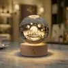 Ornamento de Natal Bola de Cristal Gravada em 3D Criativa Transfronteiriça com Base de Madeira Luminosa Presente Luminária de Noite Fábrica Atacado