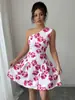 Vestido de Verão 2026 Estilo Novo Europeu e Americano Transfronteiriço de Um Ombro com Estampa, Cintura Marcada e Saia Curta Evasê Modeladora Floral Rosa