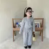 Primavera 2024 nuevo estilo coreano ropa infantil para niñas traje casual de punto de algodón elástico pantalones de pierna ancha traje de dos piezas gris