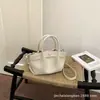 Bolsa pequena retrô de alta qualidade para mulheres, nova bolsa transversal versátil da moda de comércio exterior, bolsa de mão pequena requintada super popular para levar na mão