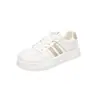 Zapatillas blancas casuales para mujer que aumentan la altura, nuevo estilo primavera y otoño 2026, versátiles, de suela gruesa, piel genuina, ligeras, estilo deportivo para estudiantes