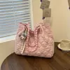 Bolsa de Casaco de Penas Bolsa Feminina 2025 Nova Bolsa Tote Simples de Cor Pura Outono e Inverno Matelassada Grande Capacidade Bolsa de Ombro de Mão