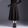 Falda midi plisada de lana mezclada con letras adelgazante de cintura alta para mujer, nuevo estilo Otoño/Invierno 2026, cintura alta, longitud media, que cubre la cadera, falda de paraguas