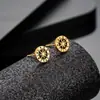 Pendientes de Racimo Completamente Diamantados de Nuevo Estilo Transfronterizos para Hombres, Modernos y Versátiles, Pendientes de Flor de Iris de Alta Gama en Forma de Cruz para Mujeres