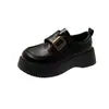 Zapatos de cuero gruesos de estilo británico color café para mujer que aumentan la altura, nuevo modelo de otoño 2026, versátiles con faldas, mocasines Mary Jane