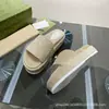 Pantuflas de Marca g de Gama Alta de Colores Caramelo con Letras y Suelas Gruesas, que Aumentan la Altura, Nuevo Modelo 2026, Estilo Informal Versátil de Moda, Suministro Directo de Fábrica